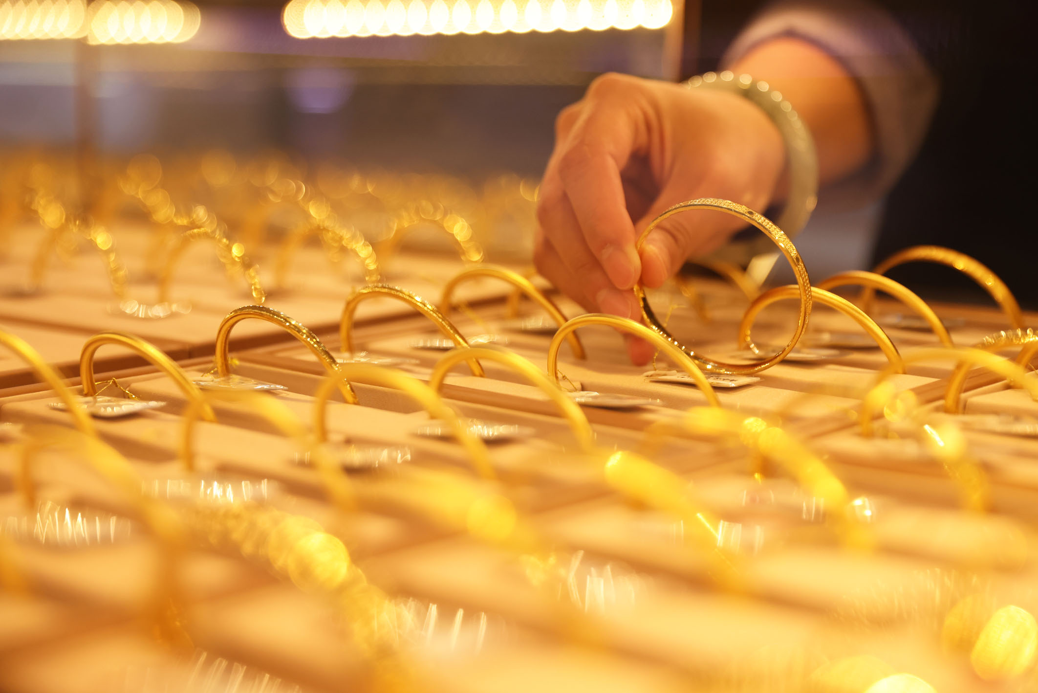 上半年业绩承压周大生欲线上引流打造产业新业态